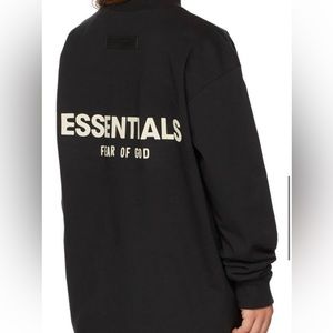 ESSENTIALS crewneck shirt in size XL kids